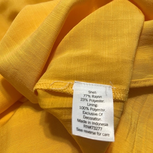 Nine West One-Shoulder Rayon Smocked Tiered Maxi Dress Liquid Gold Plus Size 1X - Picture 5 of 5